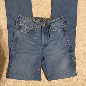Lainey Wilson Wrangler Jeans